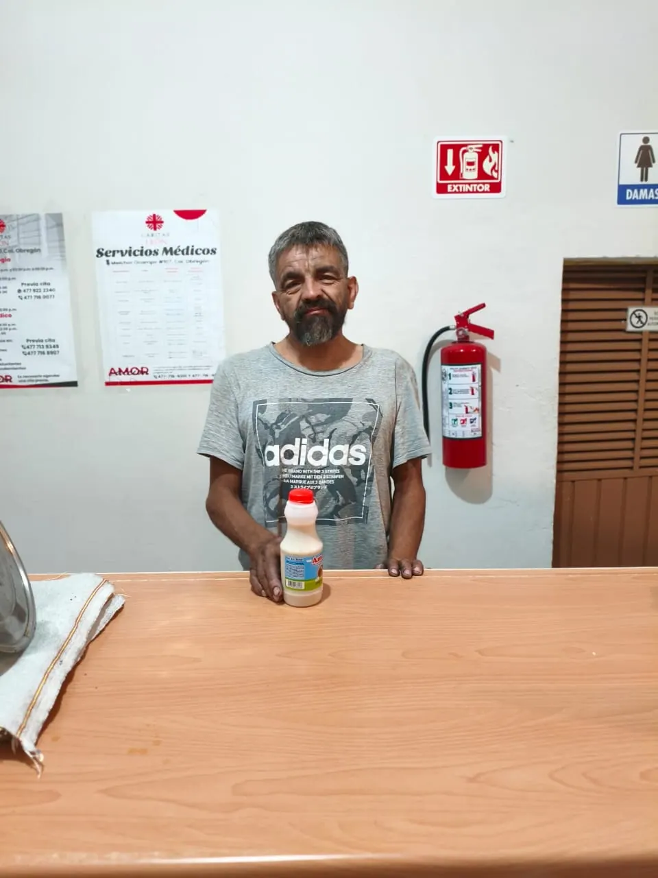 Momento cotidiano en el albergue