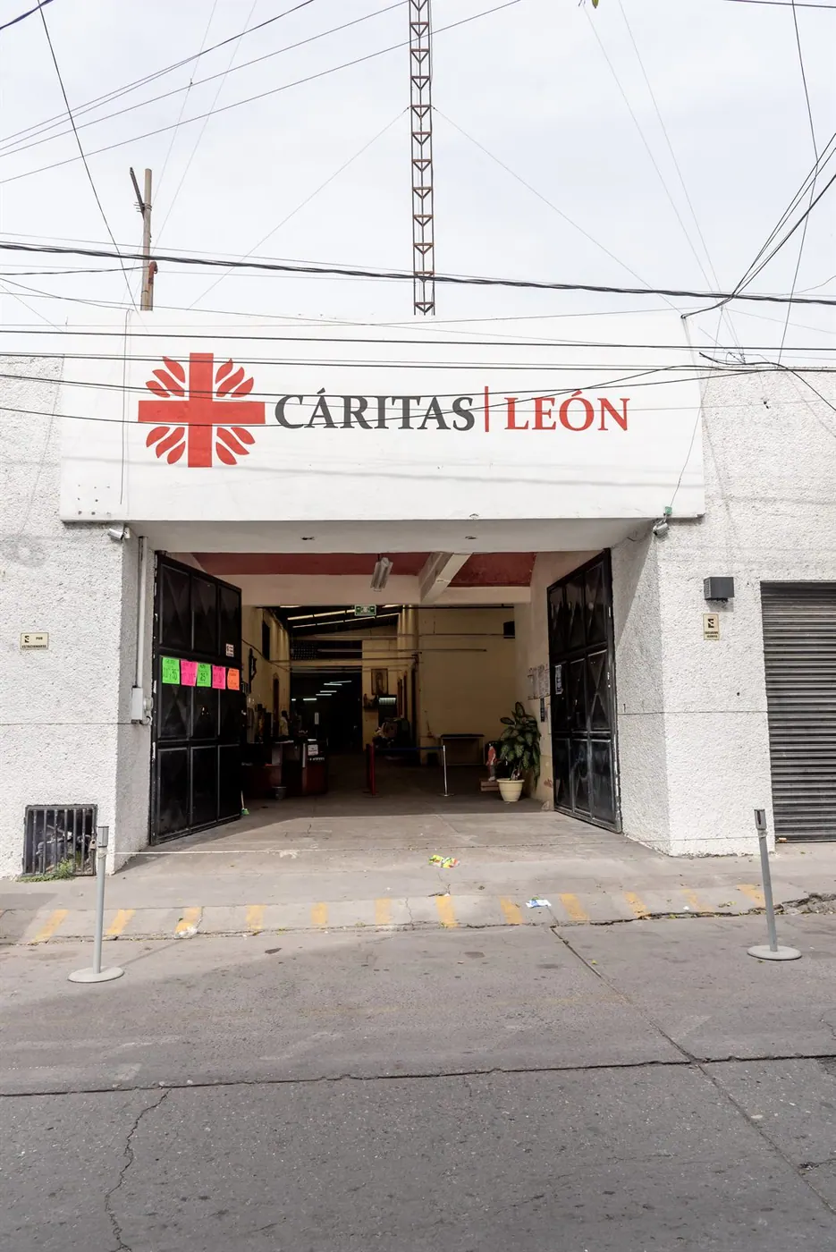 Muebles y electrodomésticos en el bazar