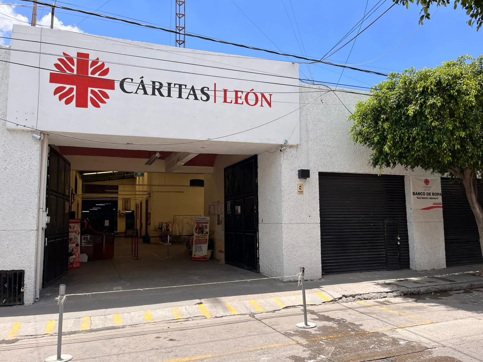 Fachada del Bazar Cáritas Centro
