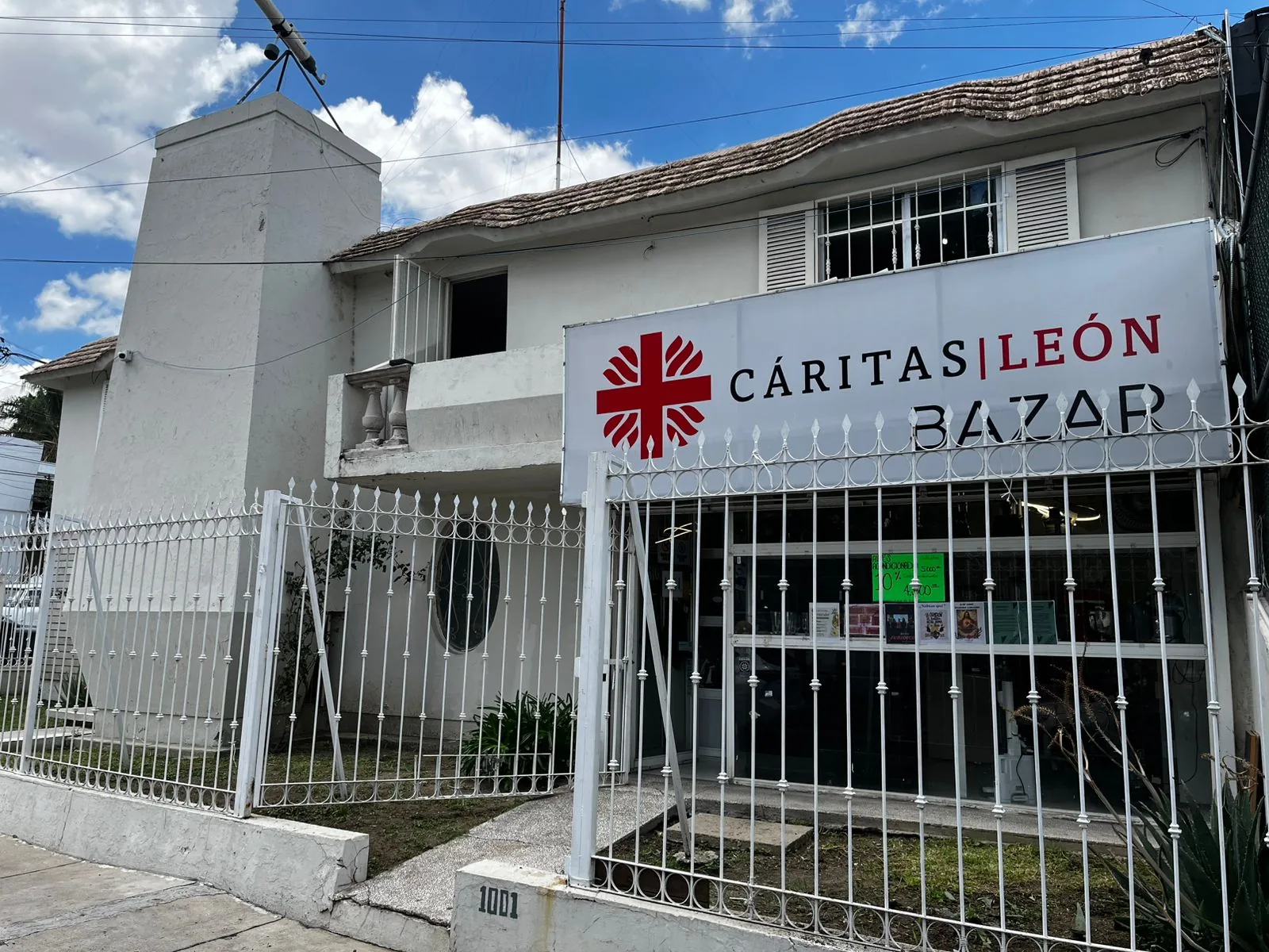 Fachada del Bazar Cáritas Norte