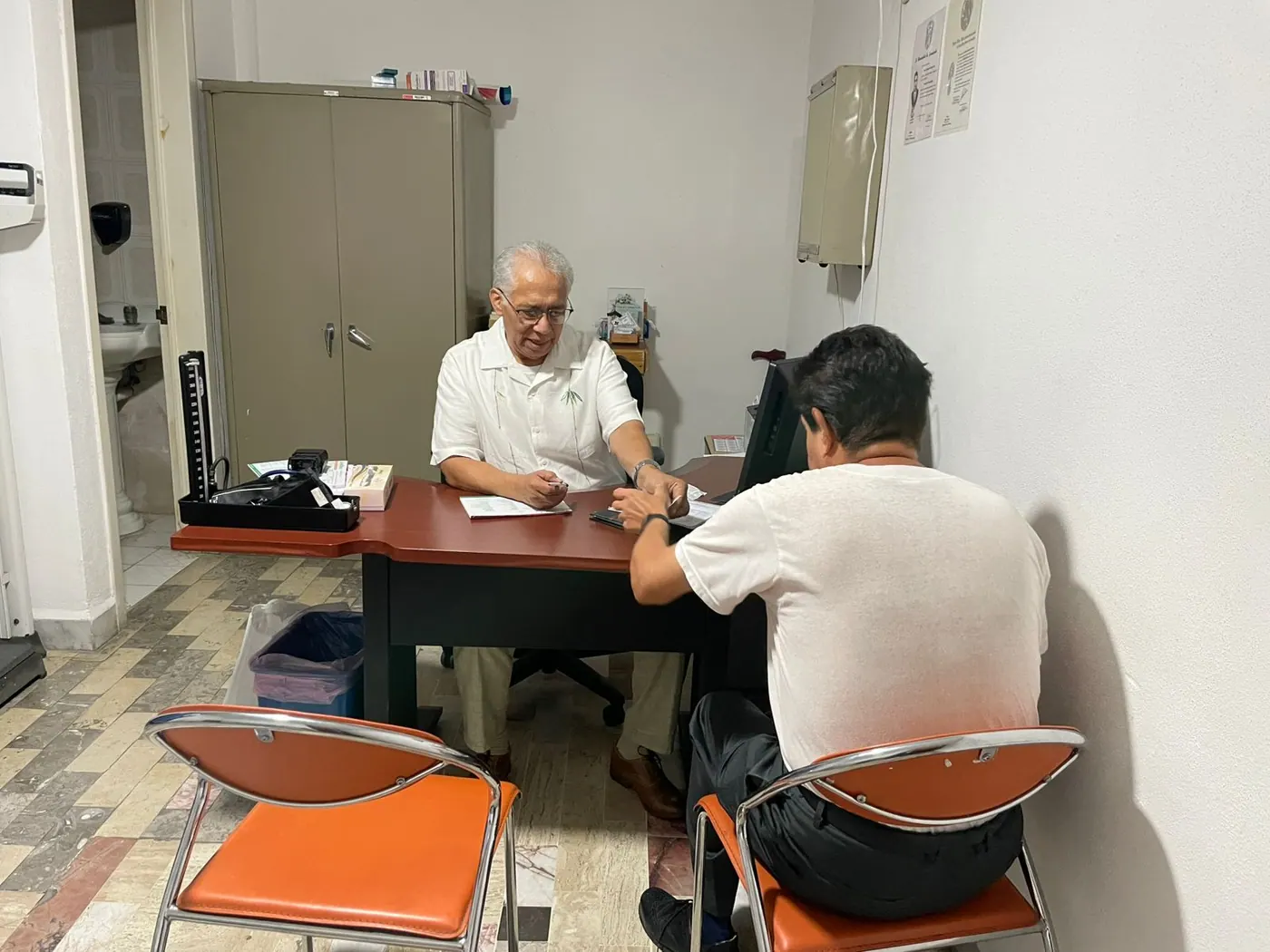 Botica y servicios médicos Cáritas