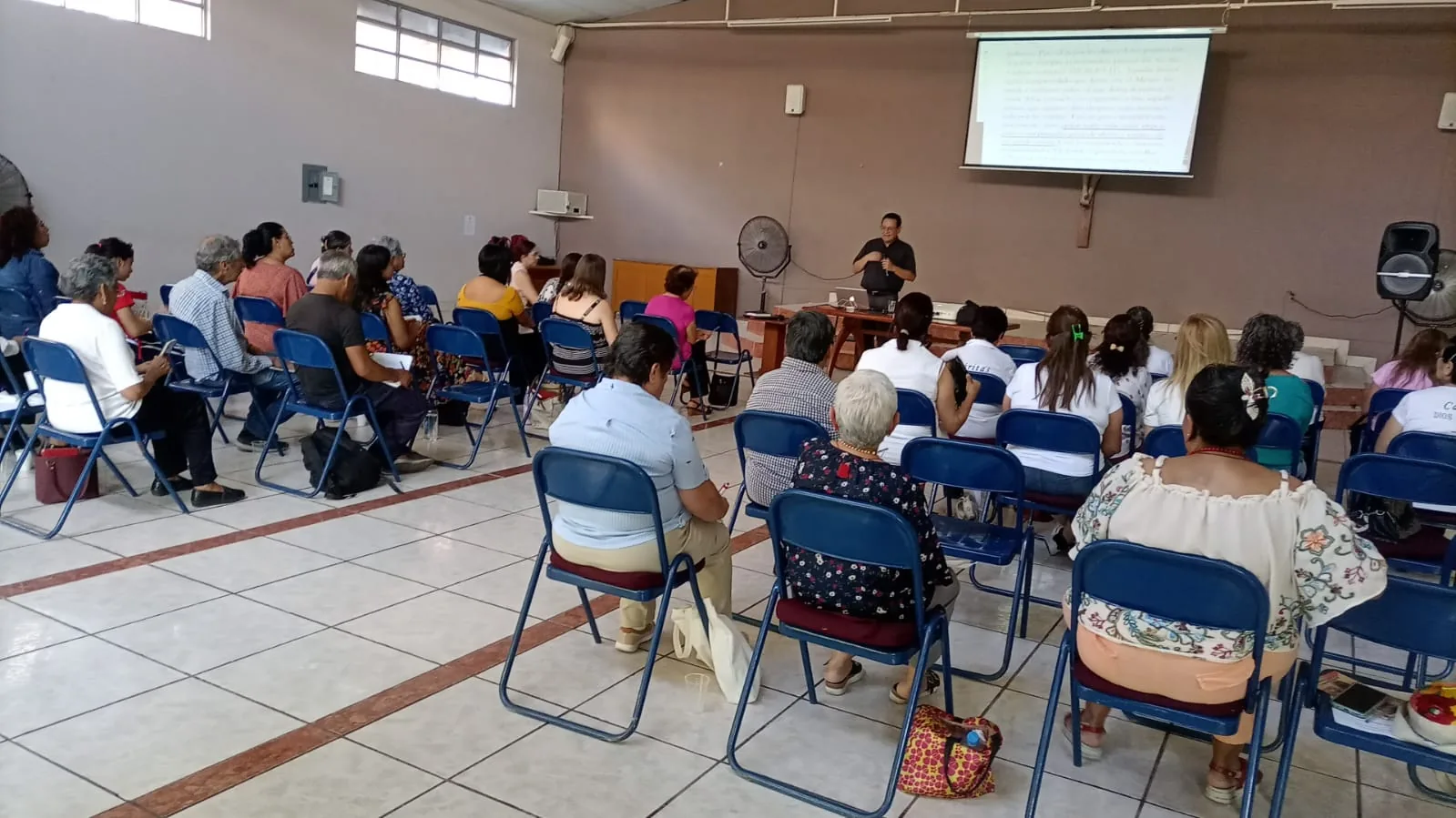 Sesión de formación de agentes parroquiales