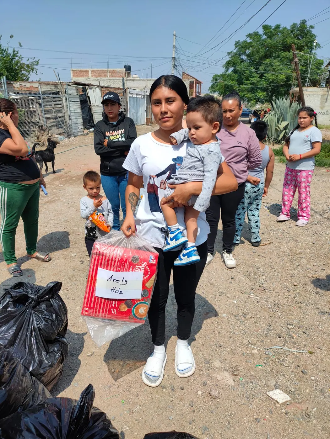 Familias recibiendo apoyo en la Ruta de Amor