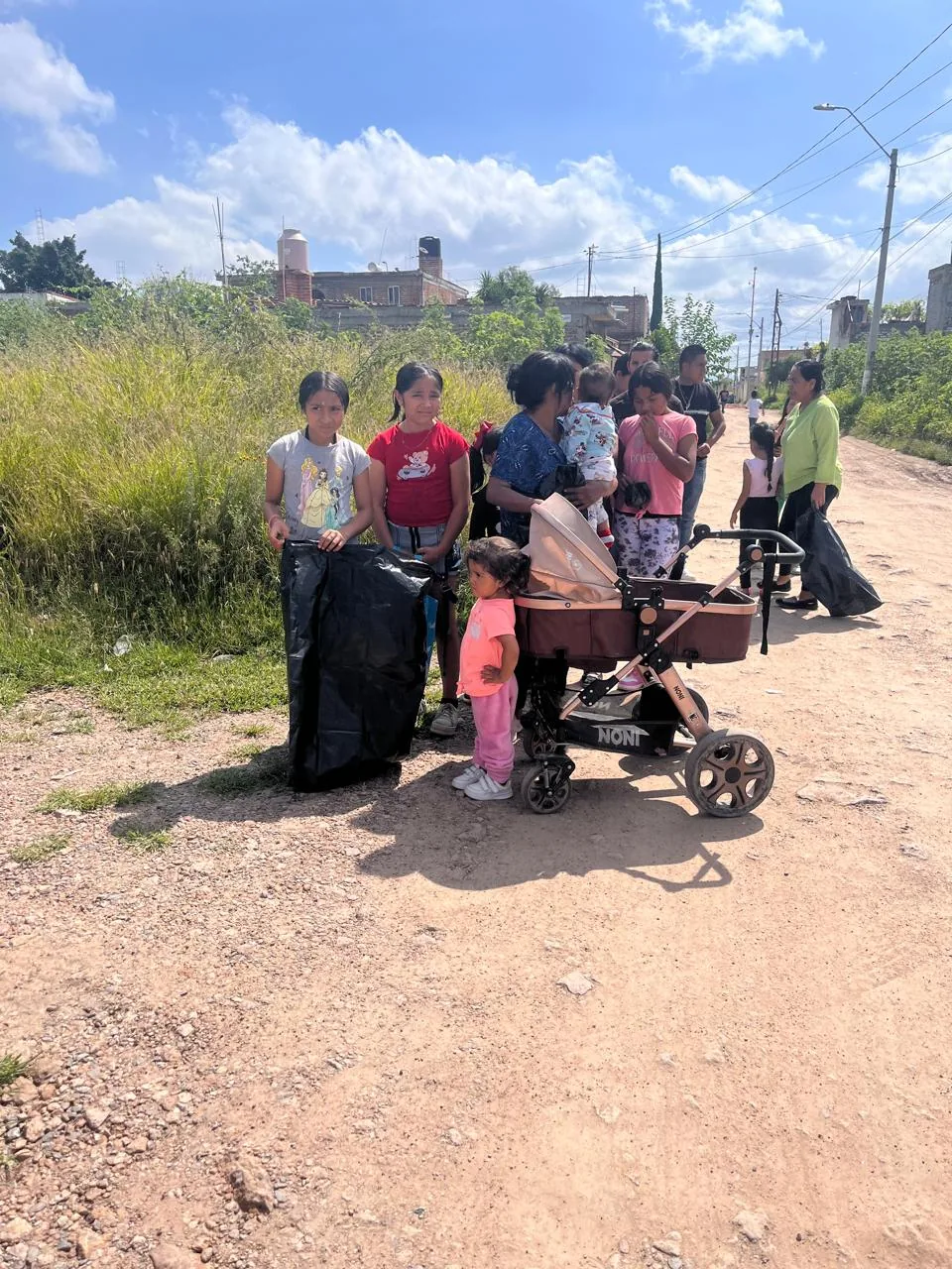 Voluntarios Cáritas en comunidad